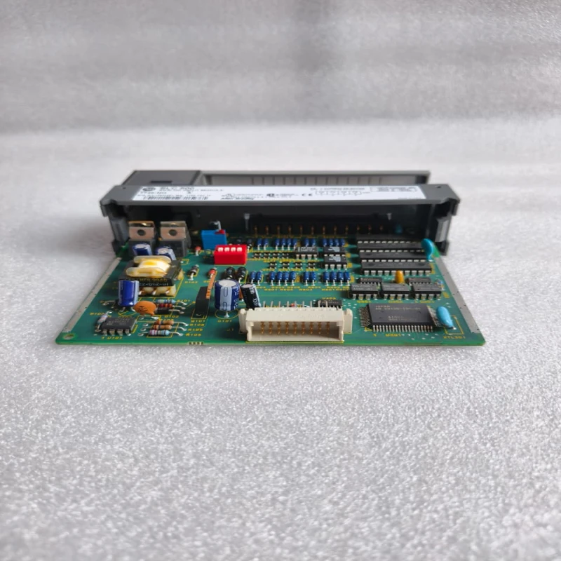 Allen-Bradley 1746-OB16 SLC 500 16-Point 24V DC Source Output Module thumbnail 7080